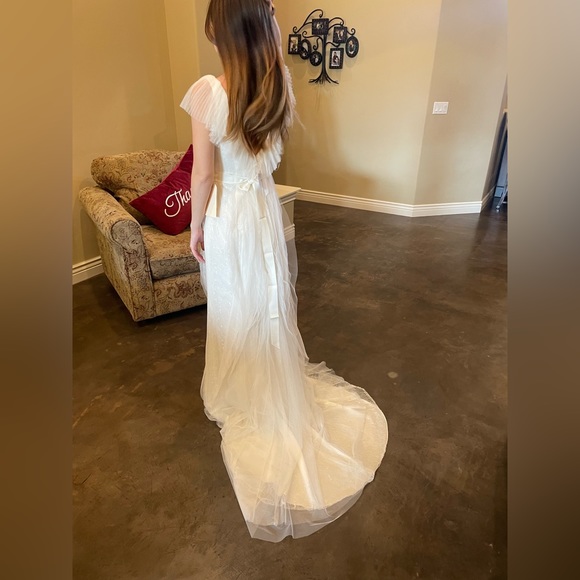 Beautiful Vera Wang wedding dress from David’s Bridal. Model is a size 0-2. - Picture 6 of 6